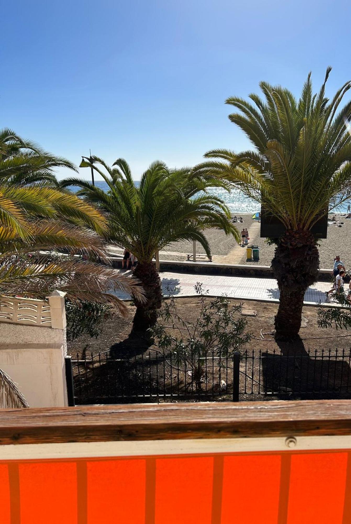 Prime Beachfront Location, Free Parking, Steps To The Sand Лос Кристианос Экстерьер фото