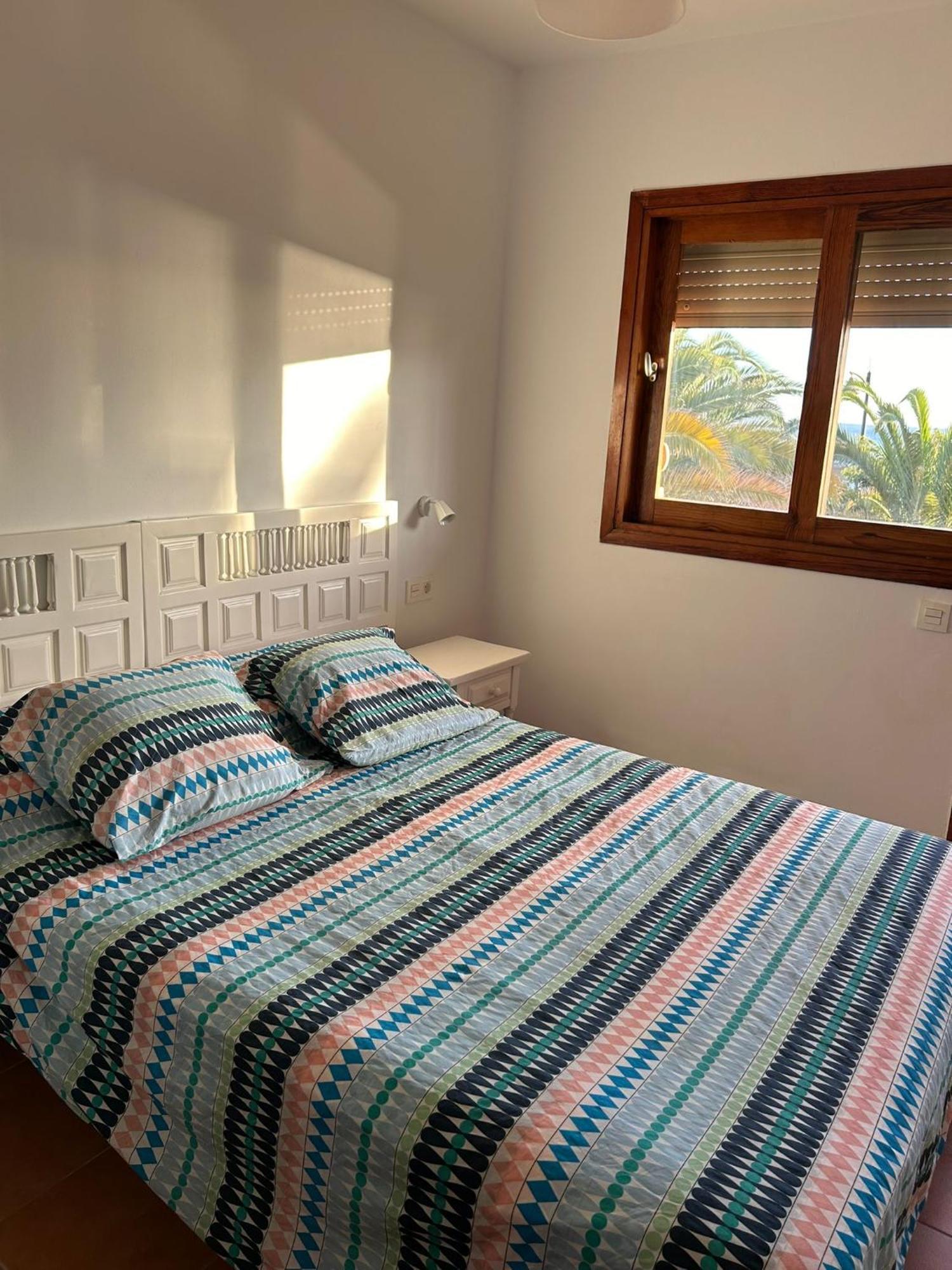 Prime Beachfront Location, Free Parking, Steps To The Sand Лос Кристианос Экстерьер фото
