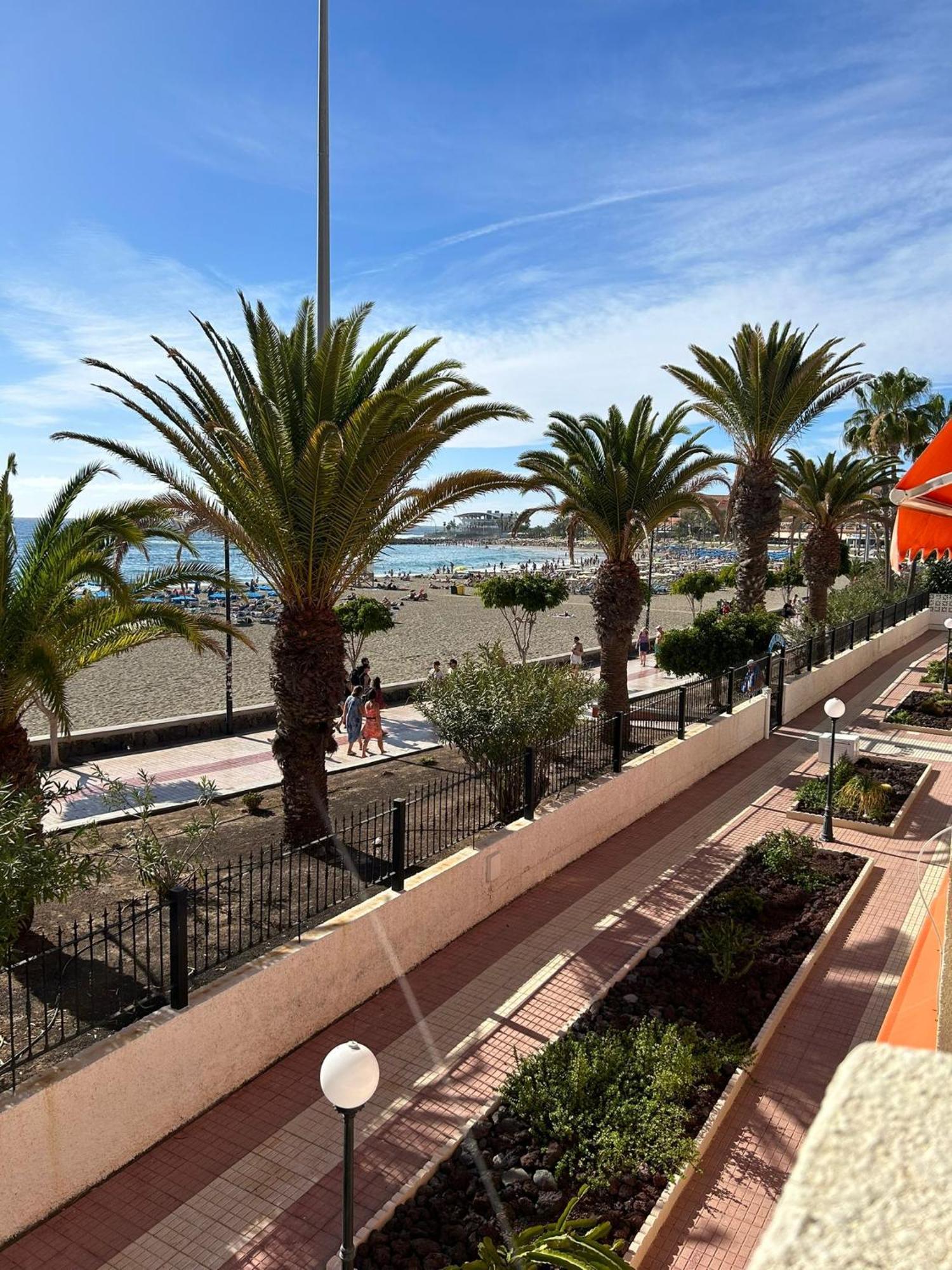 Prime Beachfront Location, Free Parking, Steps To The Sand Лос Кристианос Экстерьер фото